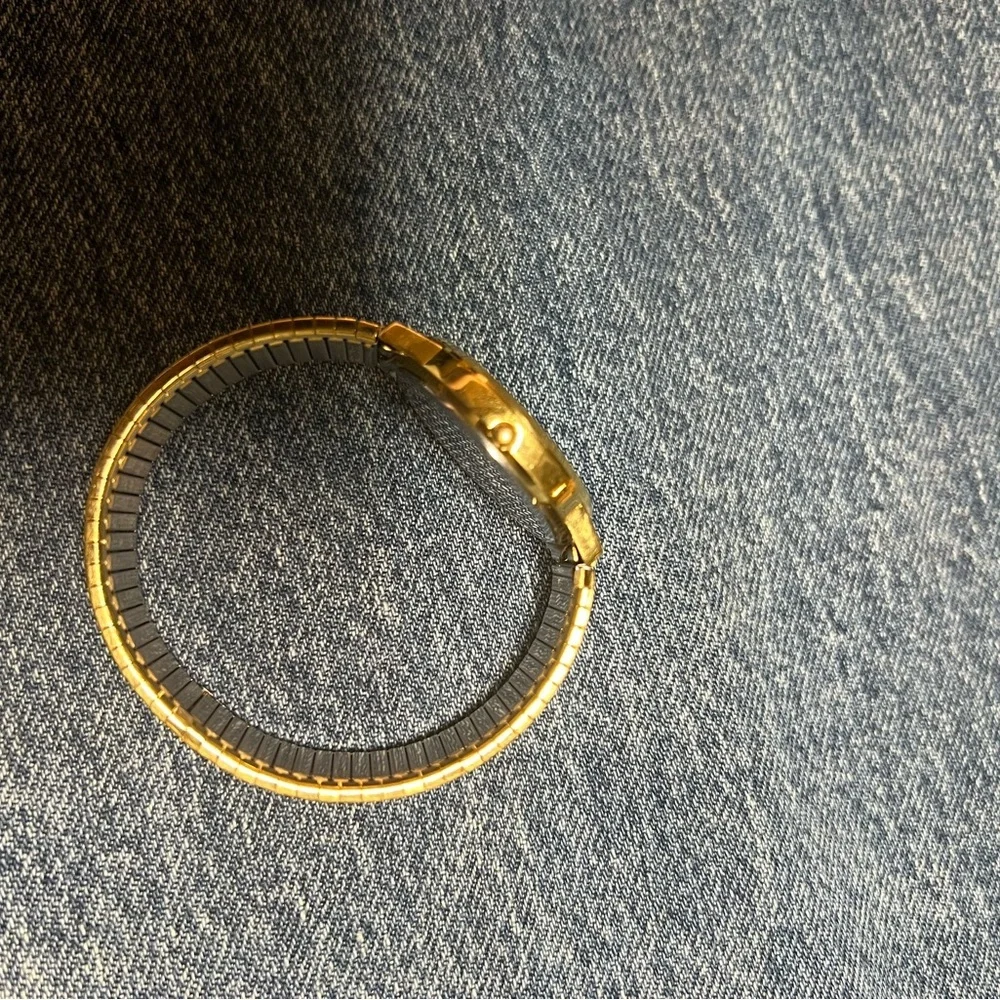 Classic Naté Gold Women's Watch with White Dial - Picture 4 of 5